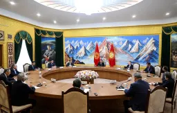 Садыр Жапаров встретился с главами МИД государств-членов ШОС